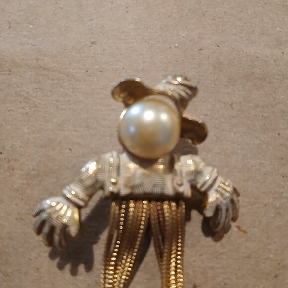 Vintage Harvesy Scarecrow Goldtone Faux Pearl Dangle Legs Brooch - Picture 2 of 5